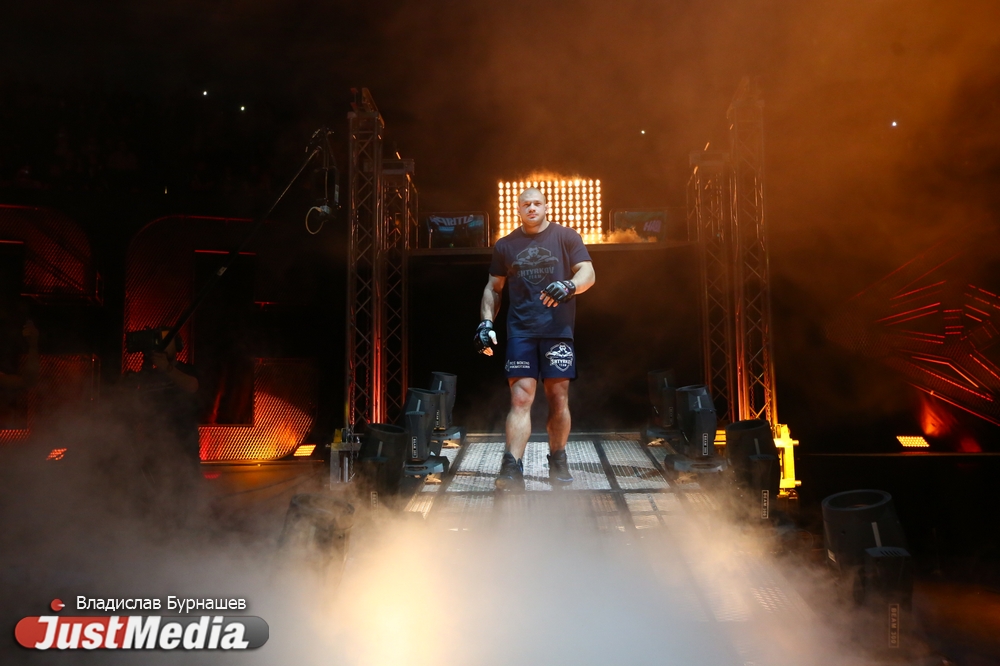 «Не уверен, что готов к выступлению за океаном. Мне не все сегодня понравилось». Иван Штырков оказался сильнее экс-чемпиона Bellator Кристиана М’Пумбу. ФОТО - Фото 10