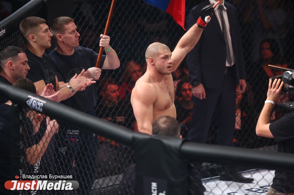«Не уверен, что готов к выступлению за океаном. Мне не все сегодня понравилось». Иван Штырков оказался сильнее экс-чемпиона Bellator Кристиана М’Пумбу. ФОТО - Фото 11