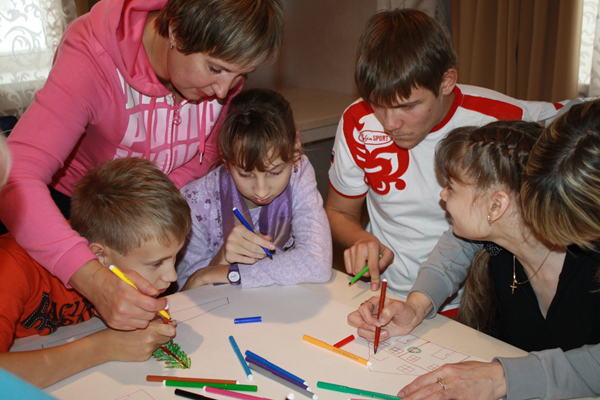 Дети с ограниченными возможностями провели выходные с лошадьми и паралимпийцами - Фото 4