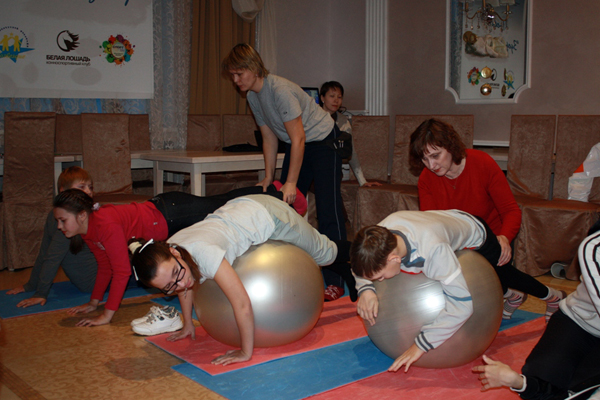 Дети с ограниченными возможностями провели выходные с лошадьми и паралимпийцами - Фото 6