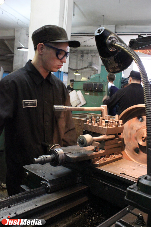 Работа на «дому»: заключенные ИК-2 стоят за станками и могут зарабатывать больше сотрудников колонии  - Фото 4