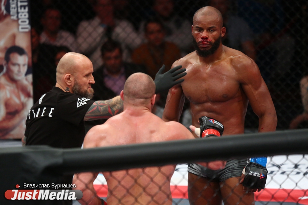 «Не уверен, что готов к выступлению за океаном. Мне не все сегодня понравилось». Иван Штырков оказался сильнее экс-чемпиона Bellator Кристиана М’Пумбу. ФОТО - Фото 17