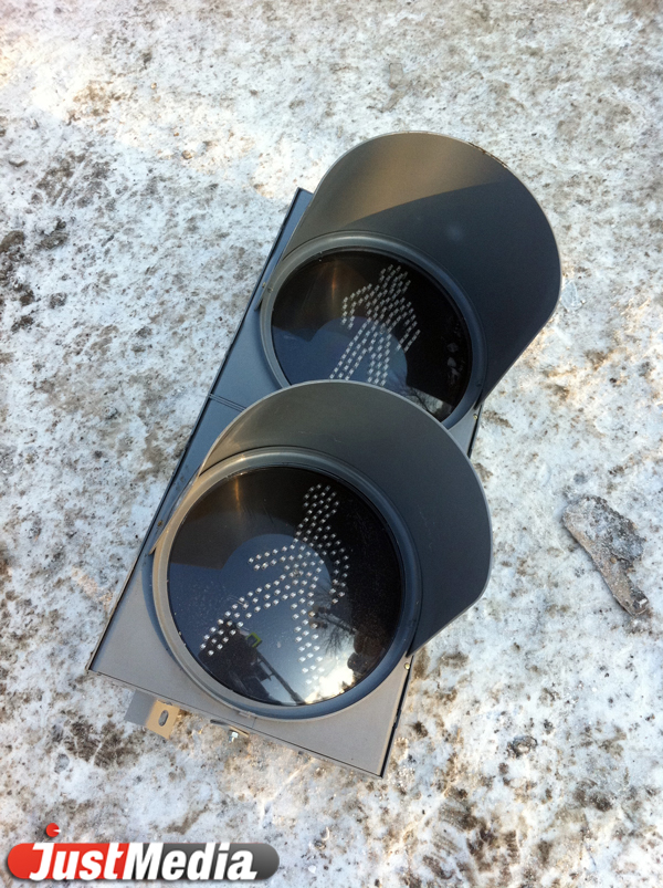 На перекрестке Ленина—Красноармейская устанавливают светофорный комплекс - Фото 4