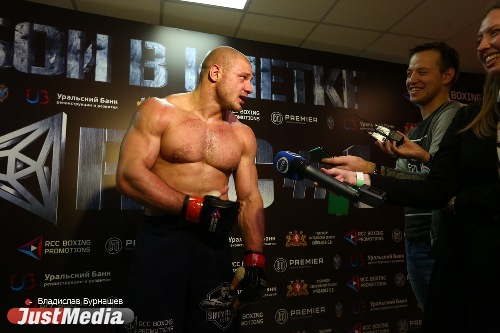 «Не уверен, что готов к выступлению за океаном. Мне не все сегодня понравилось». Иван Штырков оказался сильнее экс-чемпиона Bellator Кристиана М’Пумбу. ФОТО - Фото 21