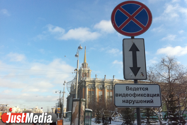 Знаки, предупреждающие водителей о видеокамерах, в Екатеринбурге появились еще до введения соответствующего закона - Фото 3