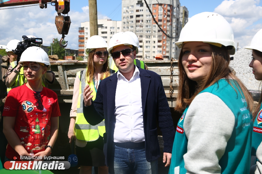 «Во время дождя вода на крыше будет нарушать все законы физики». Волонтерам ЧМ-2018 показали «Екатеринбург-Арену». ФОТО - Фото 6