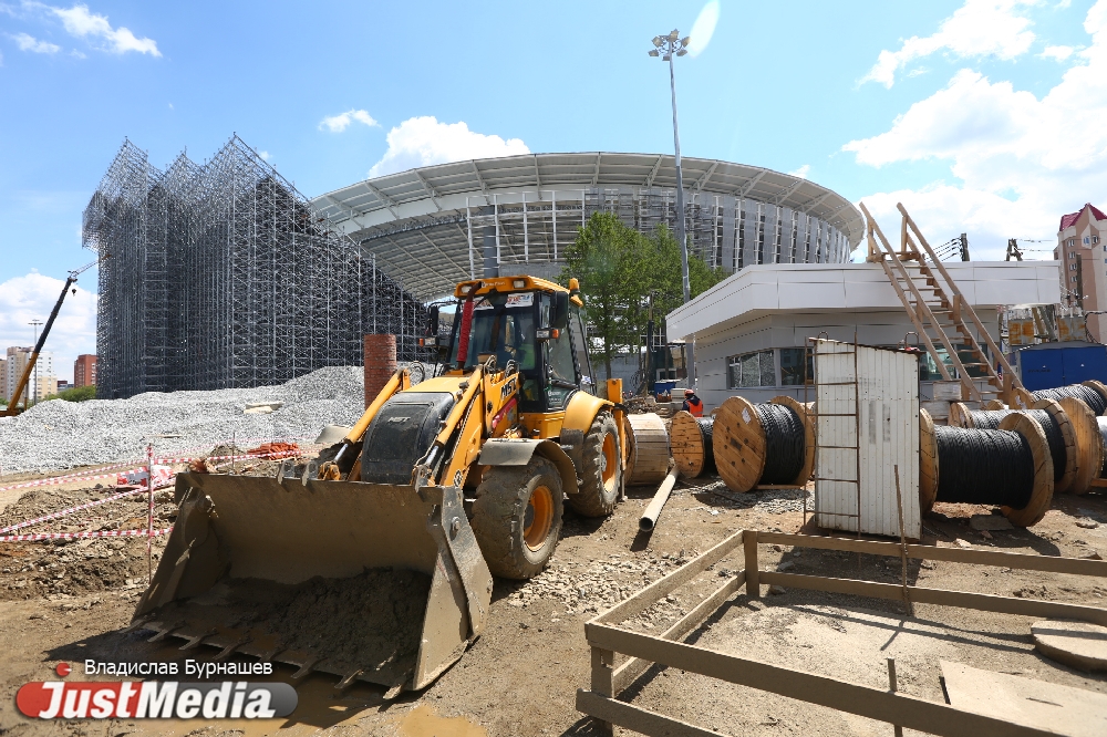 «Во время дождя вода на крыше будет нарушать все законы физики». Волонтерам ЧМ-2018 показали «Екатеринбург-Арену». ФОТО - Фото 8