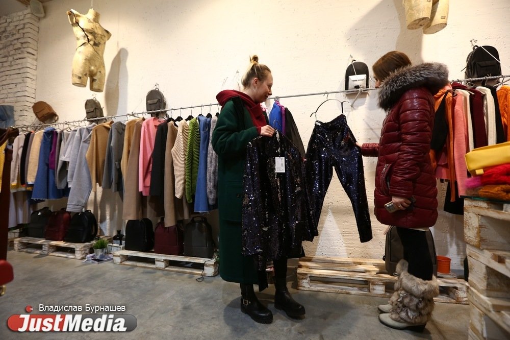 «Можно выбрать все тренды и составить конкуренцию елке». Собираем новогодний лук со стилистом и JustMedia.ru. СПЕЦПРОЕКТ - Фото 10