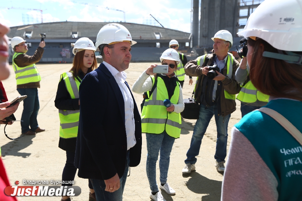 «Во время дождя вода на крыше будет нарушать все законы физики». Волонтерам ЧМ-2018 показали «Екатеринбург-Арену». ФОТО - Фото 15