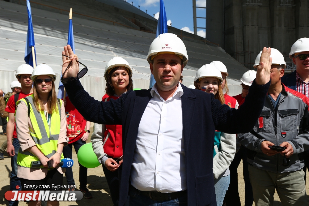 «Во время дождя вода на крыше будет нарушать все законы физики». Волонтерам ЧМ-2018 показали «Екатеринбург-Арену». ФОТО - Фото 17