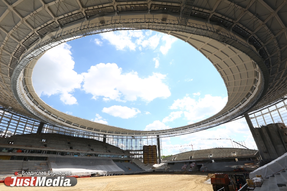 «Во время дождя вода на крыше будет нарушать все законы физики». Волонтерам ЧМ-2018 показали «Екатеринбург-Арену». ФОТО - Фото 7
