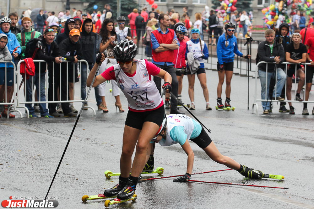 В ожидании сезона: свердловские лыжники устроили гонки в центре Екатеринбурга - Фото 6