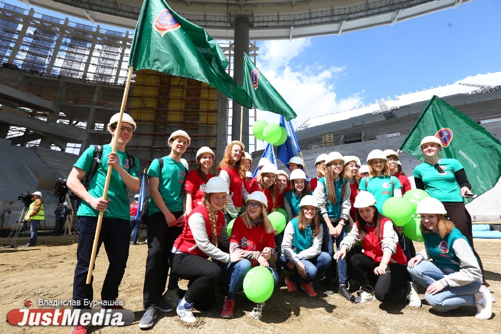 «Во время дождя вода на крыше будет нарушать все законы физики». Волонтерам ЧМ-2018 показали «Екатеринбург-Арену». ФОТО - Фото 20