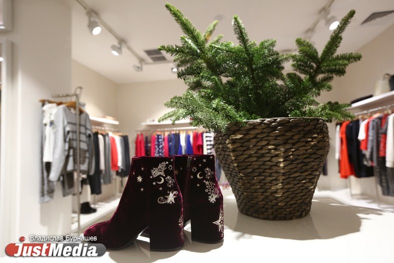 «Можно выбрать все тренды и составить конкуренцию елке». Собираем новогодний лук со стилистом и JustMedia.ru. СПЕЦПРОЕКТ - Фото 42