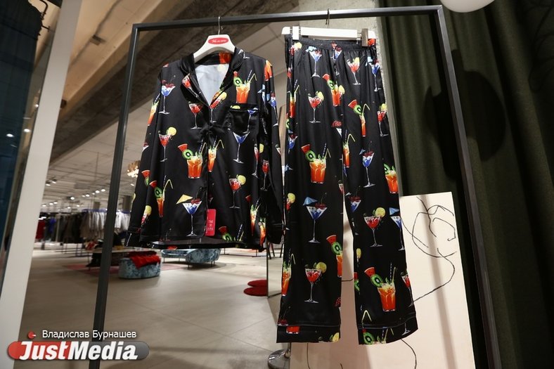 «Можно выбрать все тренды и составить конкуренцию елке». Собираем новогодний лук со стилистом и JustMedia.ru. СПЕЦПРОЕКТ - Фото 38