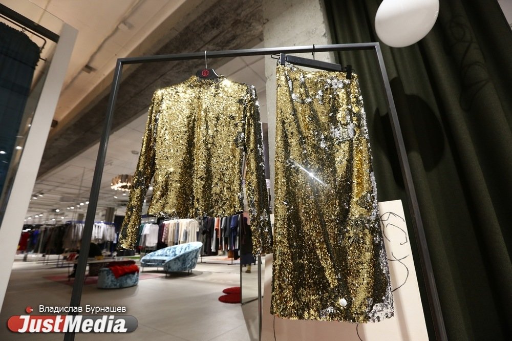 «Можно выбрать все тренды и составить конкуренцию елке». Собираем новогодний лук со стилистом и JustMedia.ru. СПЕЦПРОЕКТ - Фото 9