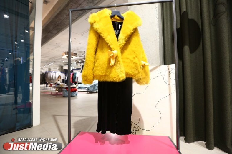 «Можно выбрать все тренды и составить конкуренцию елке». Собираем новогодний лук со стилистом и JustMedia.ru. СПЕЦПРОЕКТ - Фото 3