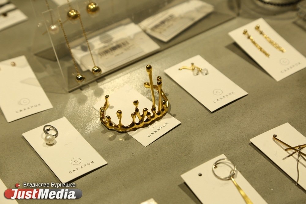 «Можно выбрать все тренды и составить конкуренцию елке». Собираем новогодний лук со стилистом и JustMedia.ru. СПЕЦПРОЕКТ - Фото 27