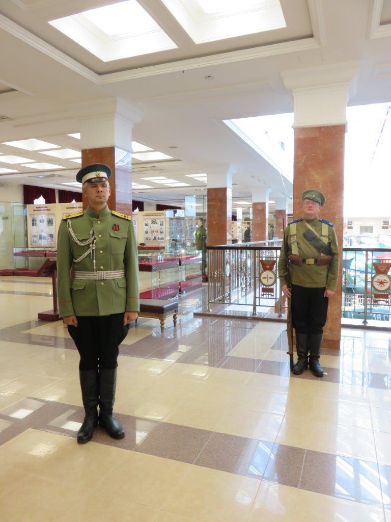 В музее военной техники УГМК школьникам показали живую историю - Фото 4