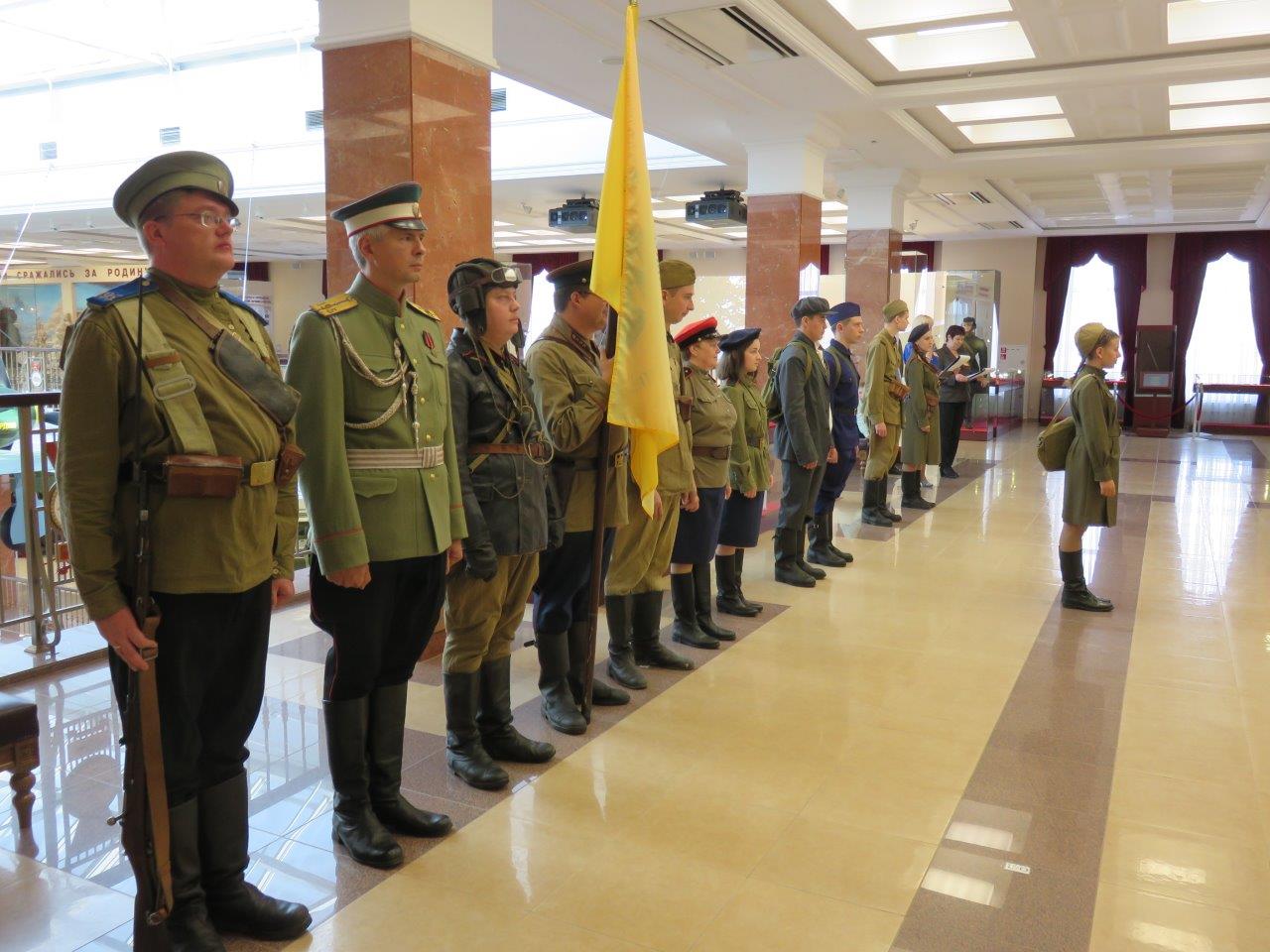 В музее военной техники УГМК школьникам показали живую историю - Фото 3