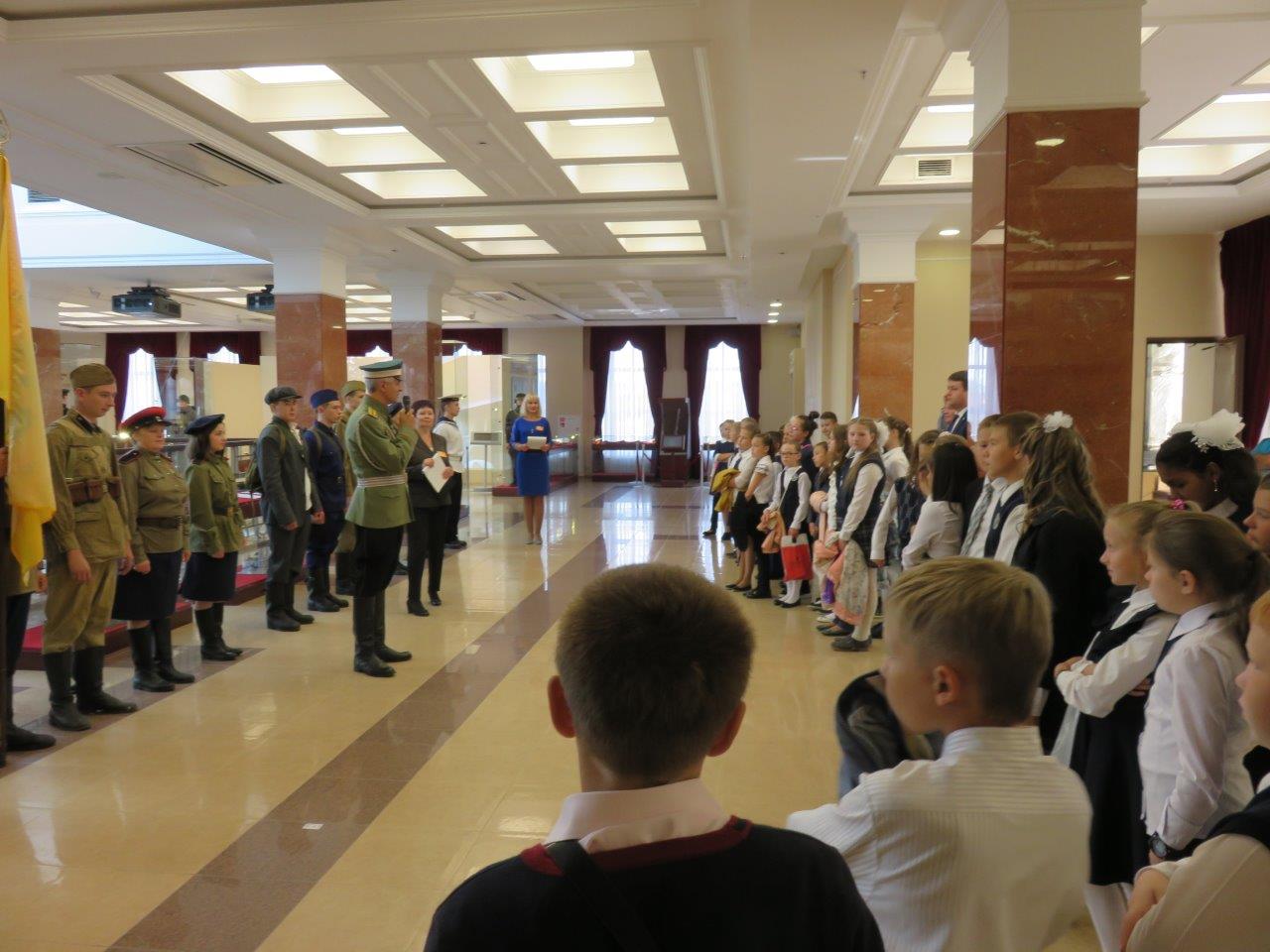 В музее военной техники УГМК школьникам показали живую историю - Фото 2