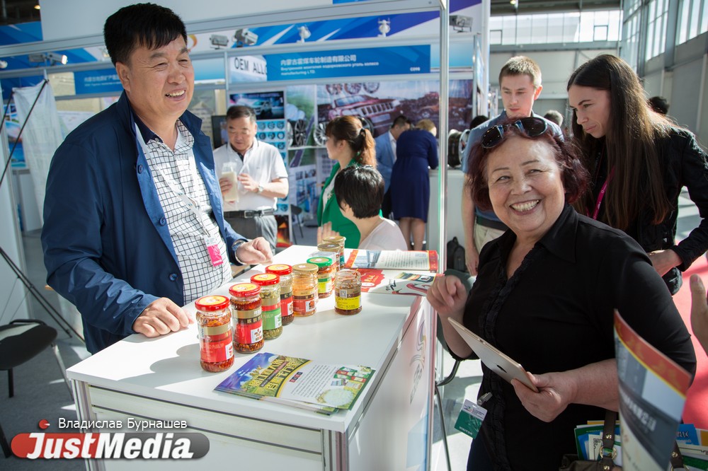 Сок из «китайских фонариков», экологический рис в мультиварке и харбинское пиво. Российско-китайское ЭКСПО превратилось в огромный фуд-корт. РЕПОРТАЖ - Фото 9