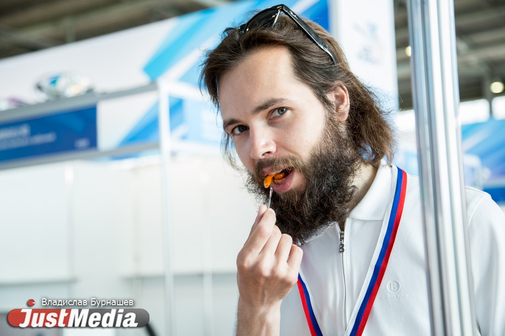 Сок из «китайских фонариков», экологический рис в мультиварке и харбинское пиво. Российско-китайское ЭКСПО превратилось в огромный фуд-корт. РЕПОРТАЖ - Фото 11