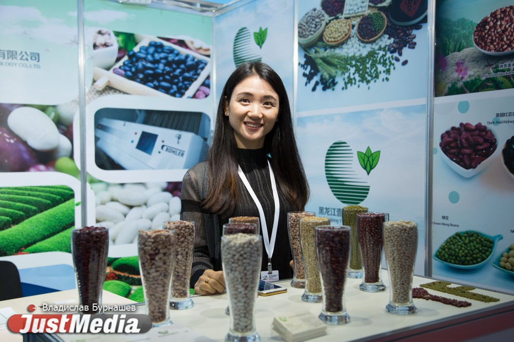 Сок из «китайских фонариков», экологический рис в мультиварке и харбинское пиво. Российско-китайское ЭКСПО превратилось в огромный фуд-корт. РЕПОРТАЖ - Фото 7