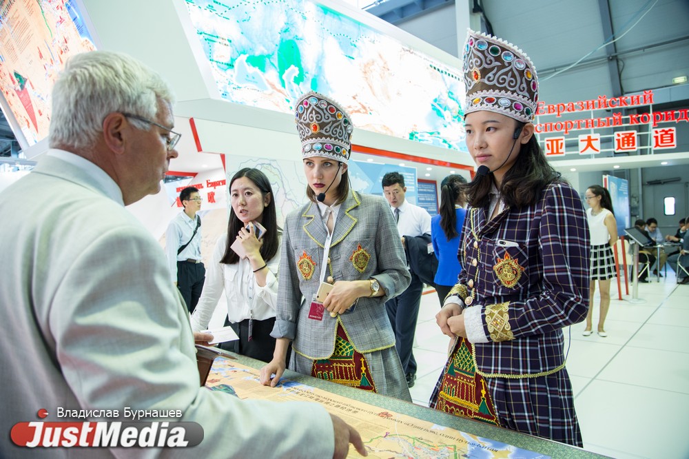 Сок из «китайских фонариков», экологический рис в мультиварке и харбинское пиво. Российско-китайское ЭКСПО превратилось в огромный фуд-корт. РЕПОРТАЖ - Фото 3