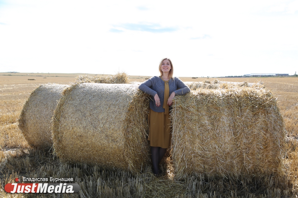 Анна Абсалямова на стоге сена: «Люблю сюрпризы. В пятницу в Екатеринбурге +26» - Фото 6