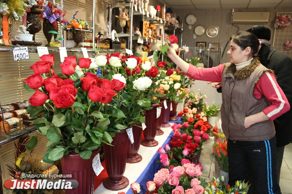 Вызвать ревность парня: Москва – 1000 рублей, Екатеринбург – бесплатно. JustMedia нашел альтернативу «аренде букета для селфи». ФОТОРЕПОРТАЖ - Фото 4