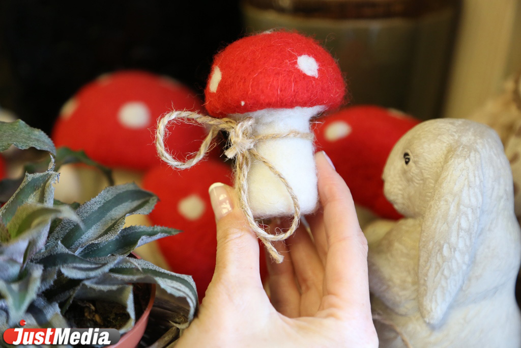 В горшках, с воздушными шариками и глобусами: JustMedia.ru выяснил, с какими букетами екатеринбуржцы делают селфи на 1 сентября и сколько это стоит - Фото 8