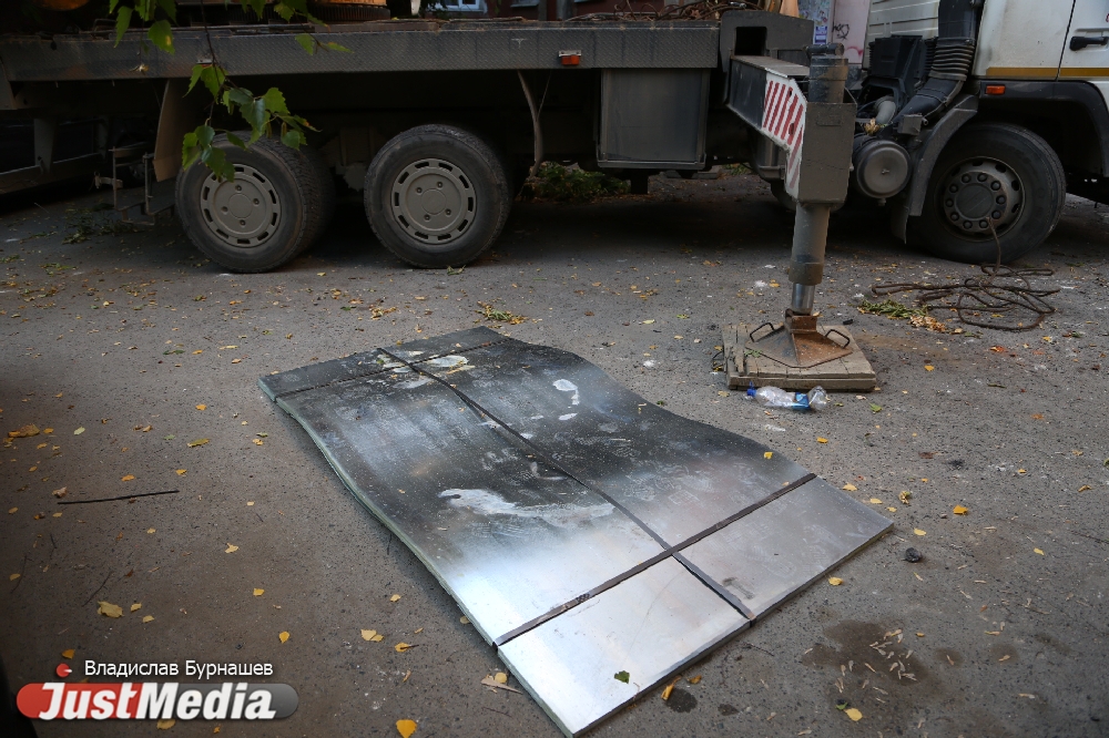 «Строители были заняты на других объектах». Восстановление дома в Городке чекистов началось спустя четыре месяца с момента пожара. ФОТО - Фото 14