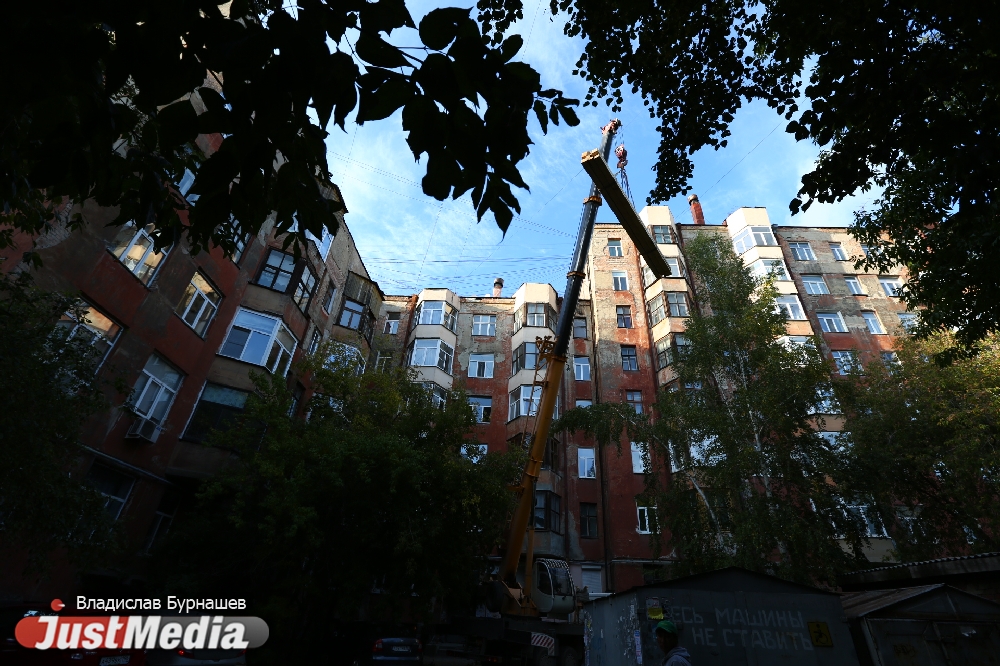 «Строители были заняты на других объектах». Восстановление дома в Городке чекистов началось спустя четыре месяца с момента пожара. ФОТО - Фото 15