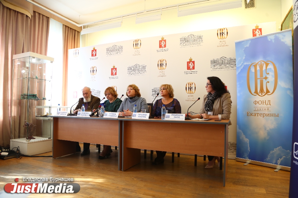 Ювелирные шедевры Фаберже и Денисова-Уральского оценили более десяти тысяч уральцев, иностранцев и гостей ИННОПРОМа - Фото 7