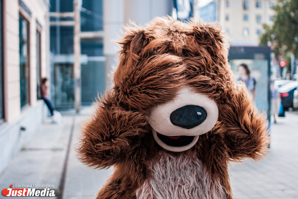 СПЕЦПРОЕКТ. В центре города чуть не избили медведя, который просил не курить  - Фото 4