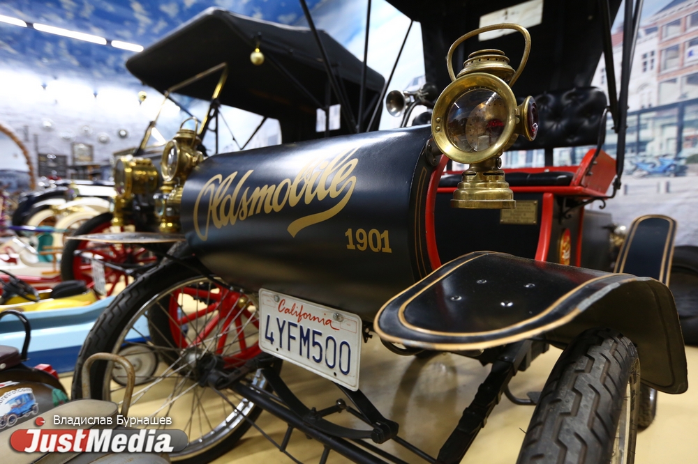 «У этих автомобилей нет цены. Нельзя продавать то, во что вложил часть души». JustMedia.ru побывал на экскурсии в музее ретрокаров - Фото 7