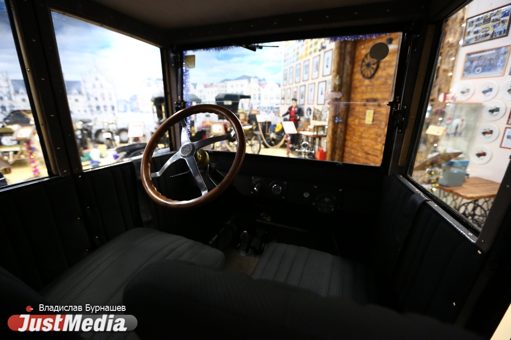 «У этих автомобилей нет цены. Нельзя продавать то, во что вложил часть души». JustMedia.ru побывал на экскурсии в музее ретрокаров - Фото 6