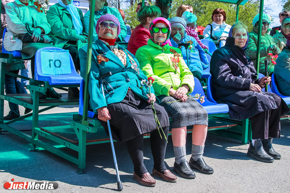 Уникальная военная техника вышла в День Победы на улицы Верхней Пышмы - Фото 5