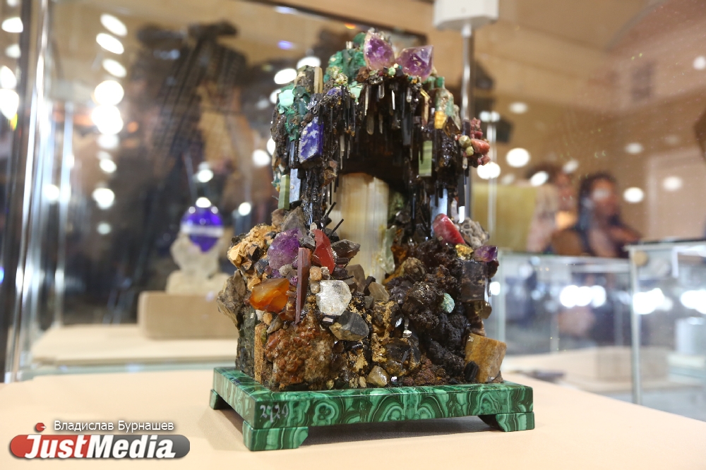 Ювелирные шедевры Фаберже и Денисова-Уральского оценили более десяти тысяч уральцев, иностранцев и гостей ИННОПРОМа - Фото 11