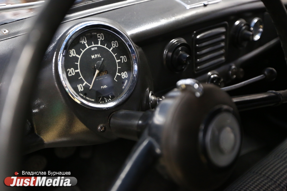 «У этих автомобилей нет цены. Нельзя продавать то, во что вложил часть души». JustMedia.ru побывал на экскурсии в музее ретрокаров - Фото 10