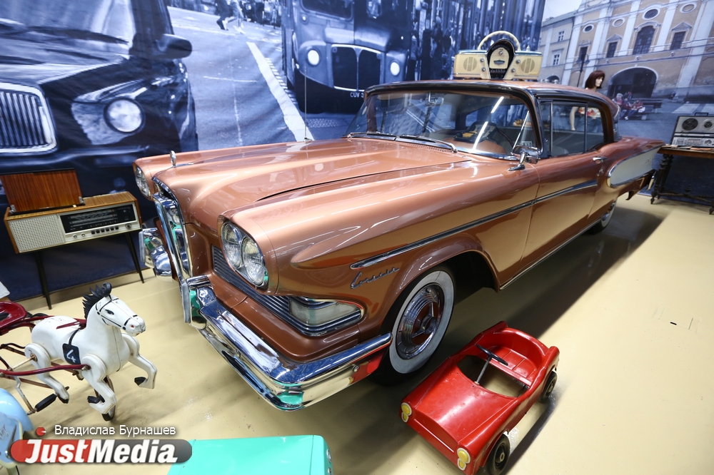 «У этих автомобилей нет цены. Нельзя продавать то, во что вложил часть души». JustMedia.ru побывал на экскурсии в музее ретрокаров - Фото 11