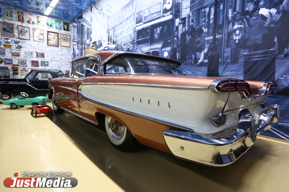 «У этих автомобилей нет цены. Нельзя продавать то, во что вложил часть души». JustMedia.ru побывал на экскурсии в музее ретрокаров - Фото 12