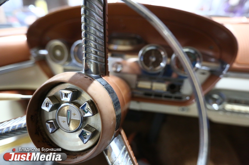 «У этих автомобилей нет цены. Нельзя продавать то, во что вложил часть души». JustMedia.ru побывал на экскурсии в музее ретрокаров - Фото 13