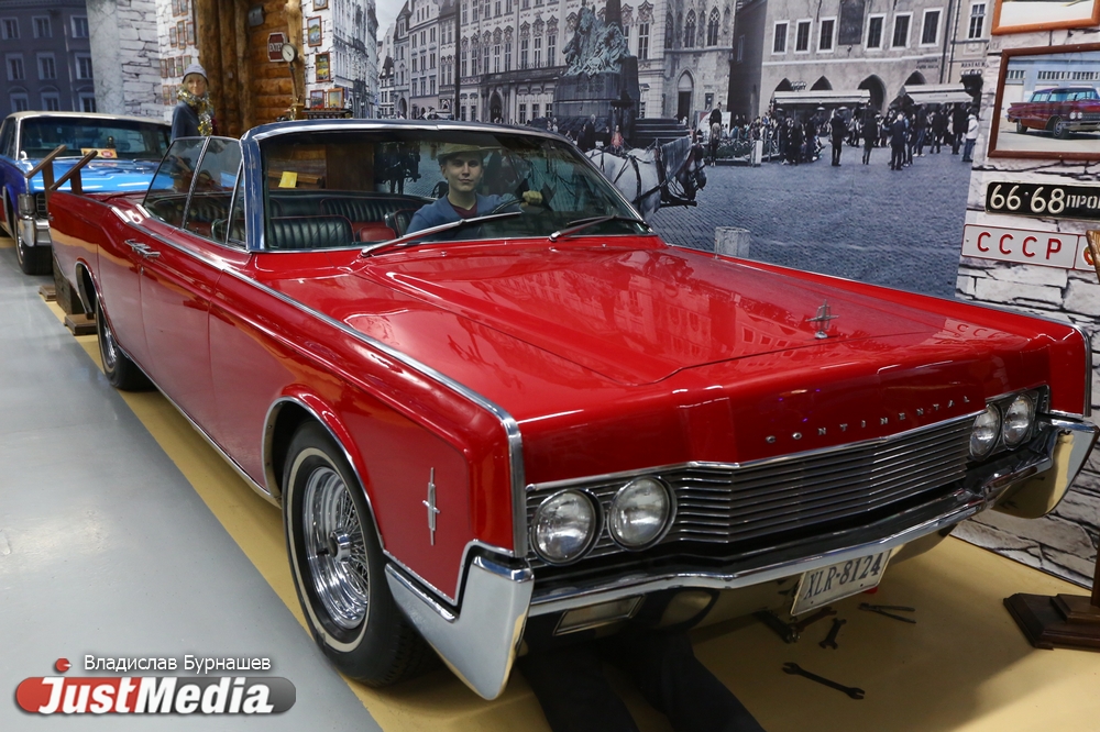 «У этих автомобилей нет цены. Нельзя продавать то, во что вложил часть души». JustMedia.ru побывал на экскурсии в музее ретрокаров - Фото 14