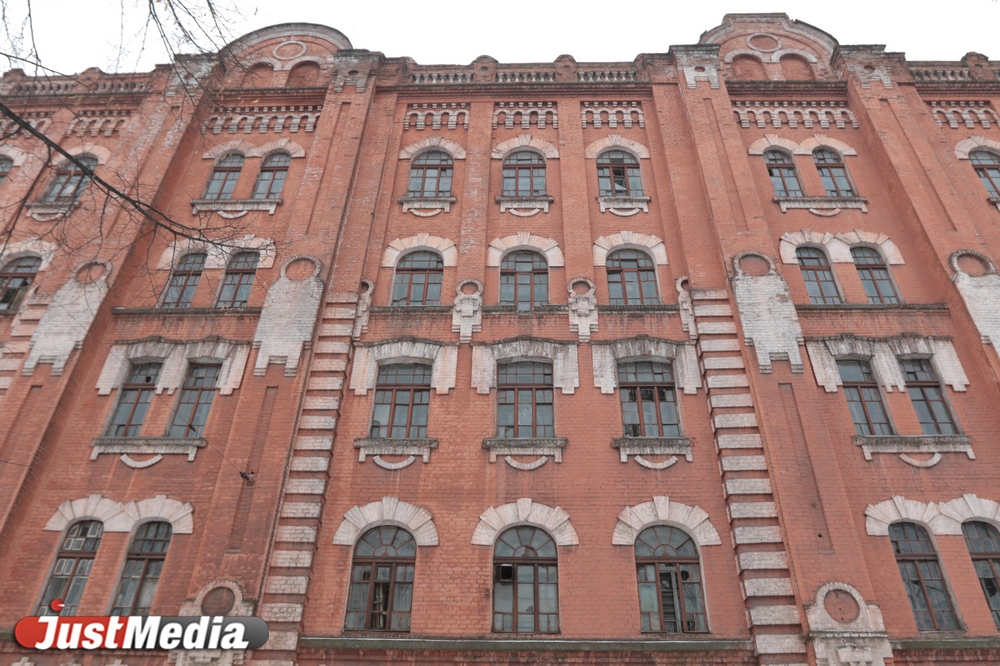 Особняк «железного человека» и «дом-корона». Элитные дома уральских бизнесменов превратились в «консервы». СПЕЦПРОЕКТ - Фото 11