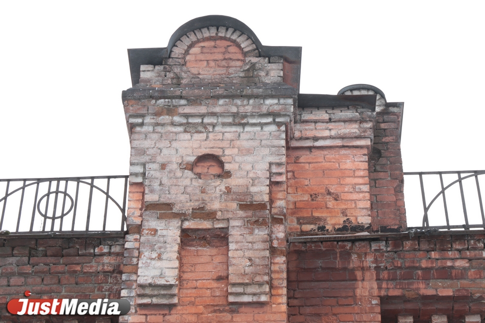 Особняк «железного человека» и «дом-корона». Элитные дома уральских бизнесменов превратились в «консервы». СПЕЦПРОЕКТ - Фото 10