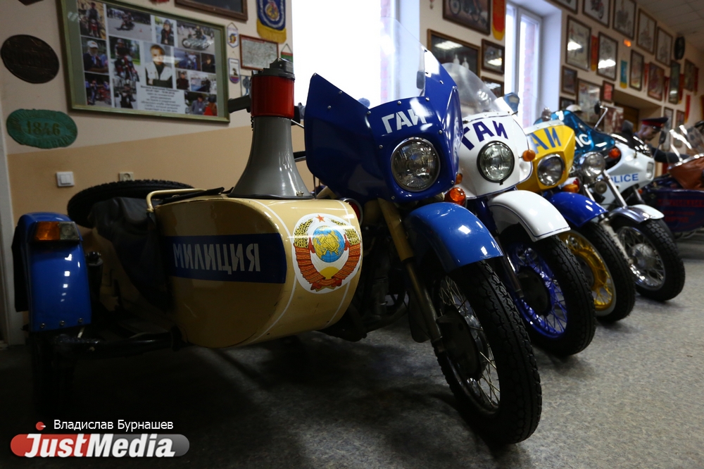 «У этих автомобилей нет цены. Нельзя продавать то, во что вложил часть души». JustMedia.ru побывал на экскурсии в музее ретрокаров - Фото 21