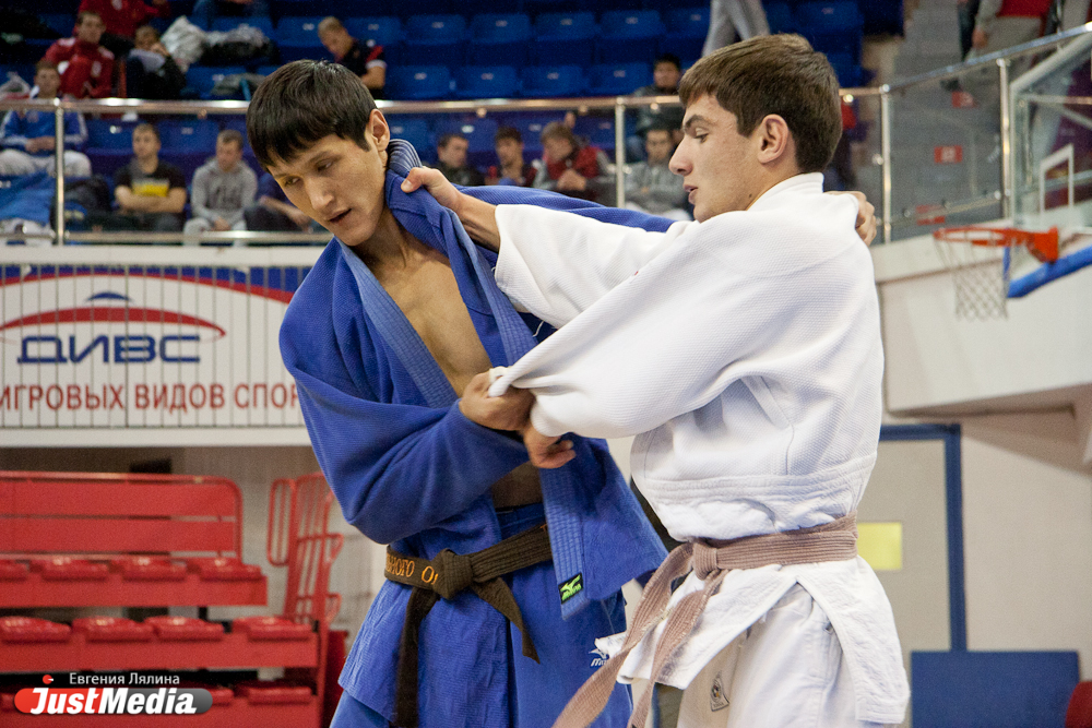 Более 500 дзюдоистов-силовиков борются за победу на всероссийском чемпионате в Екатеринбурге - Фото 2