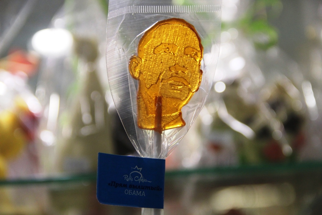 Сладкая политика. В Екатеринбурге теперь можно пососать Обаму, Путина и Милонова - Фото 5